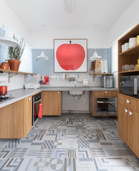 Кухни без верхних шкафов: фото, дизайн-особенности, актуальные тренды