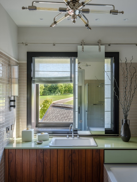 Ванная комната с окном: 9 вдохновляющих примеров