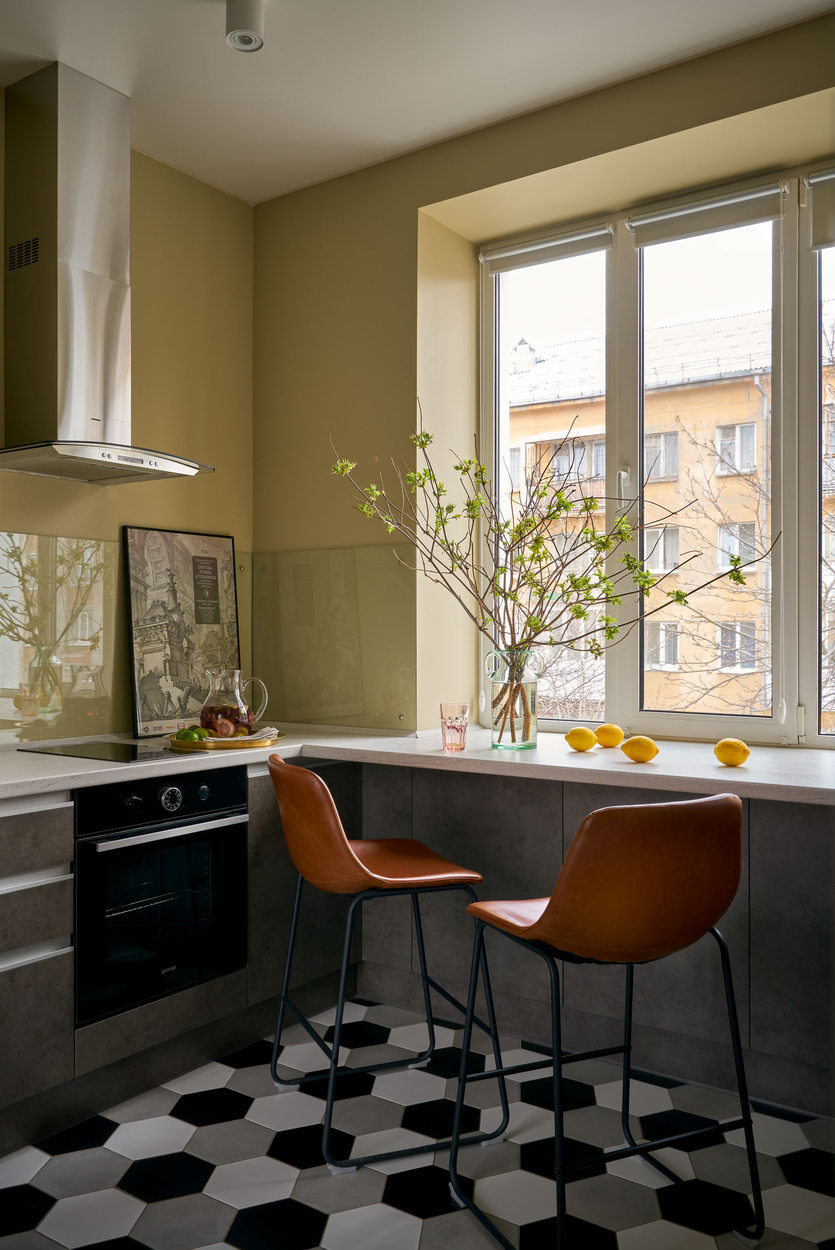 Оформление окна на кухне: правила,  тренды и 50+ фото для вдохновения