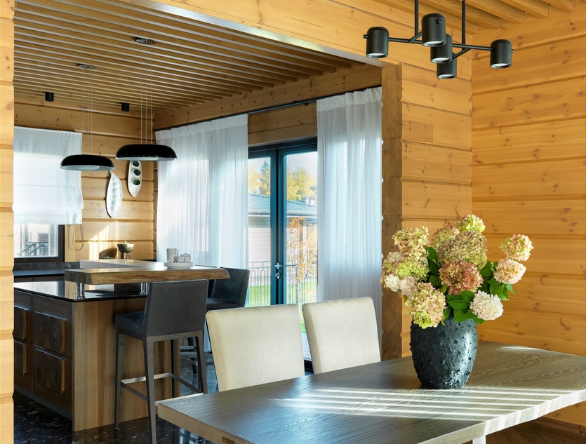 Деревянный дом в Подмосковье: светлый и лёгкий интерьер для семьи