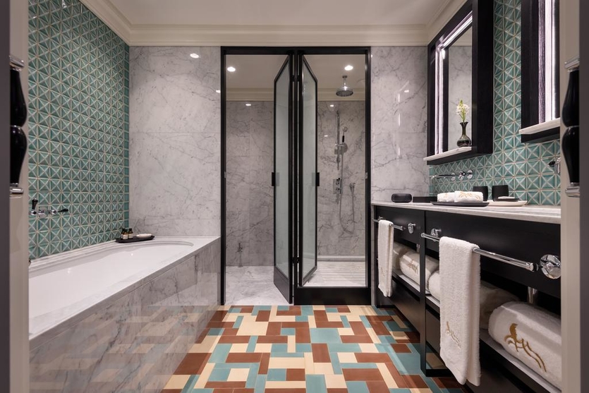 Дизайн ванной комнаты отеля рассказывает истории