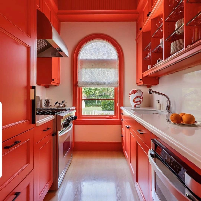 Кухонный гарнитур красного цвета в интерьере: особенности дизайна красной кухни