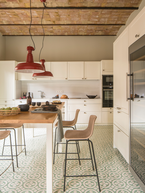 Дизайн кухни с барной стойкой: 70+ фото современных интерьеров
