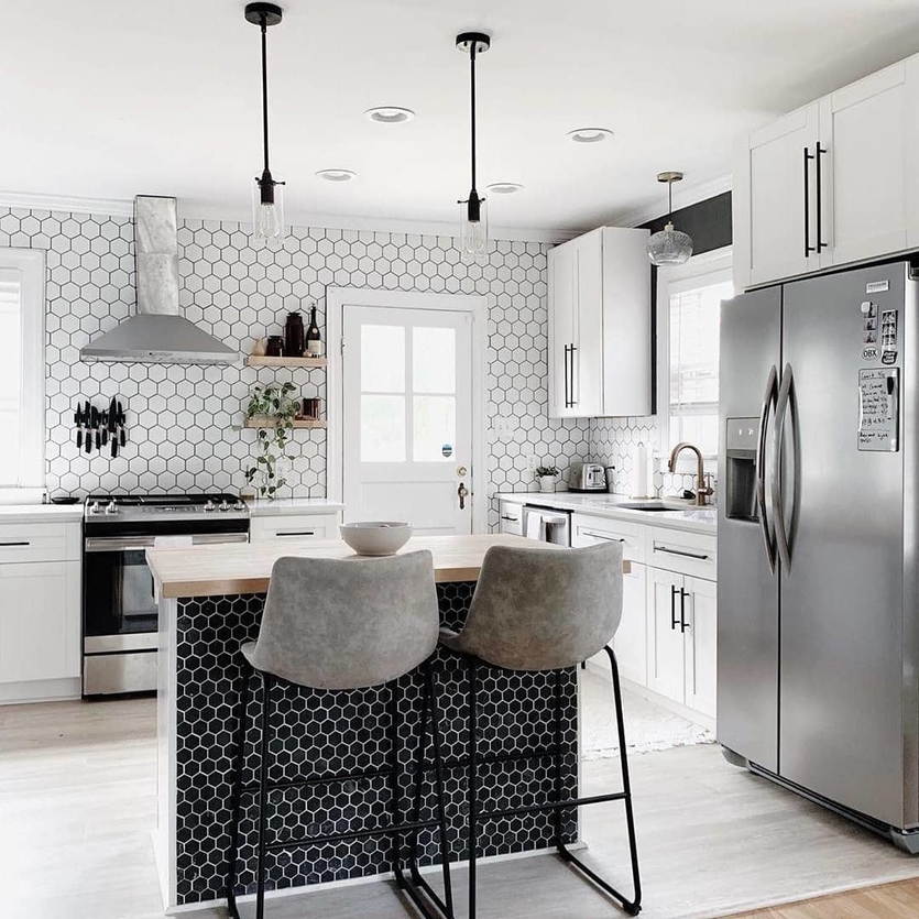 Дизайн белой кухни 10 кв м с черной столешницей: модель «Лимба» от Геос Идеал