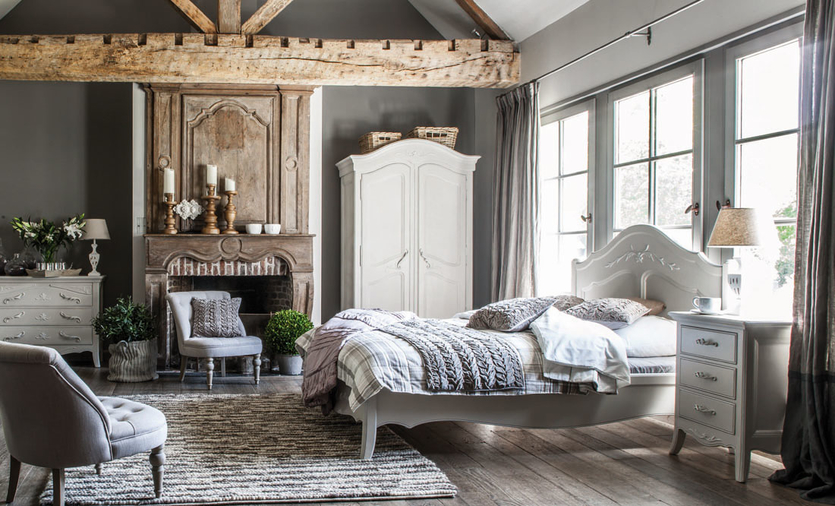 Кровать, стеллаж, диван и еще 10 примеров мебели из палет