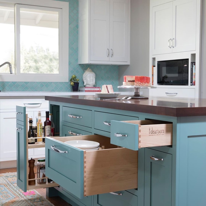 Дизайн кухни бирюзового цвета: особенности оформления, трендовые сочетания и 70+ вдохновляющих интерьеров
