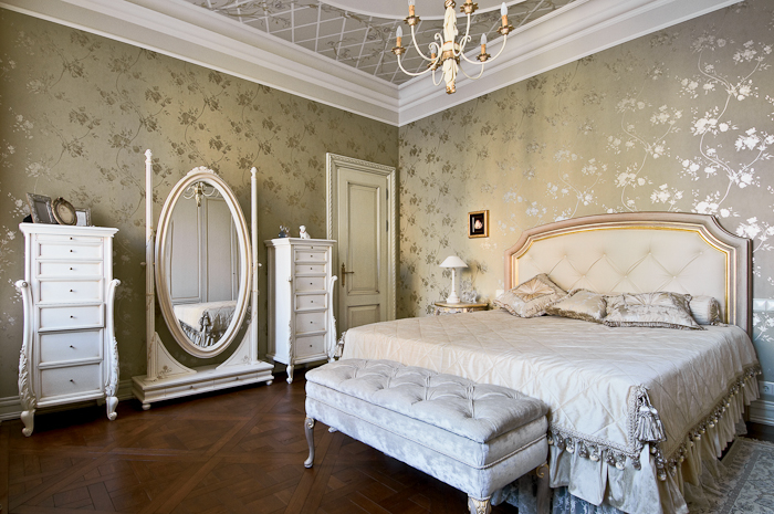 Спальня в классическом стиле холодного оттенка (73 фото)
