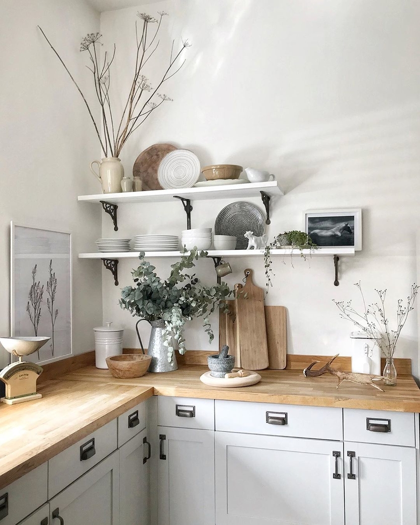 Дизайн кухни в деревенском стиле — фото реальных интерьеров и советы