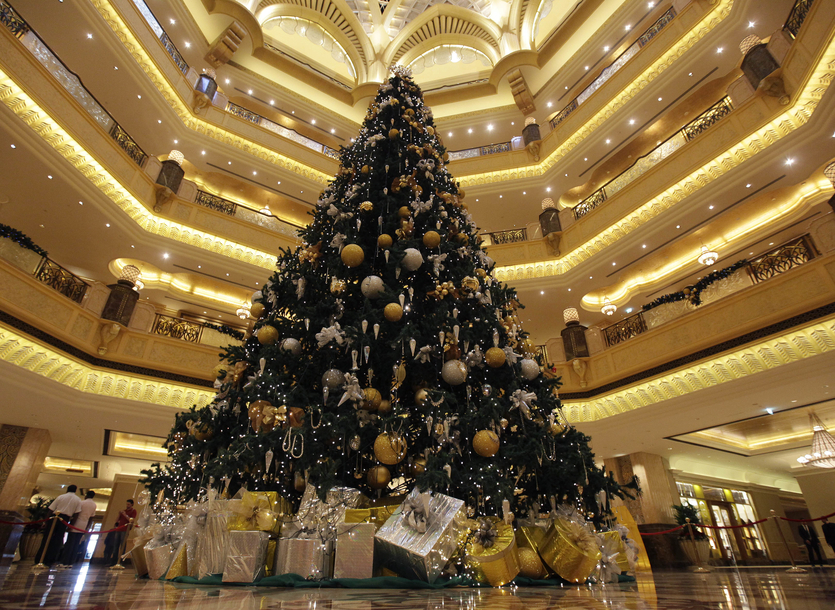  Десятки метров и миллионы рублей: 8 самых дорогих елок в мире