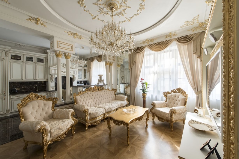 Роскошный дворцовый интерьер в современной квартире