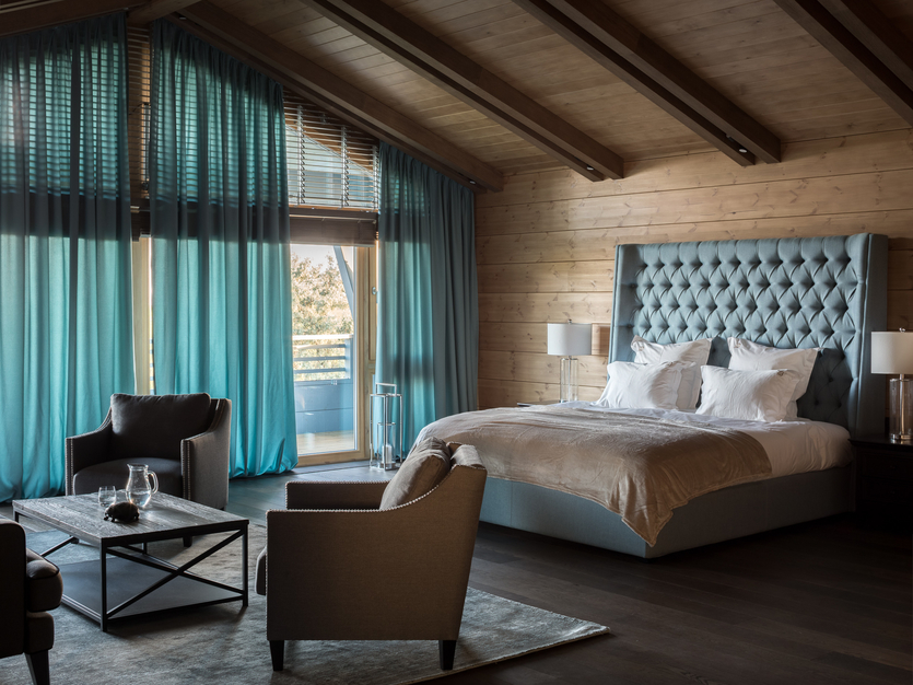 ​Как оформить интерьер спальни в деревянном доме: 40 удачных примеров
