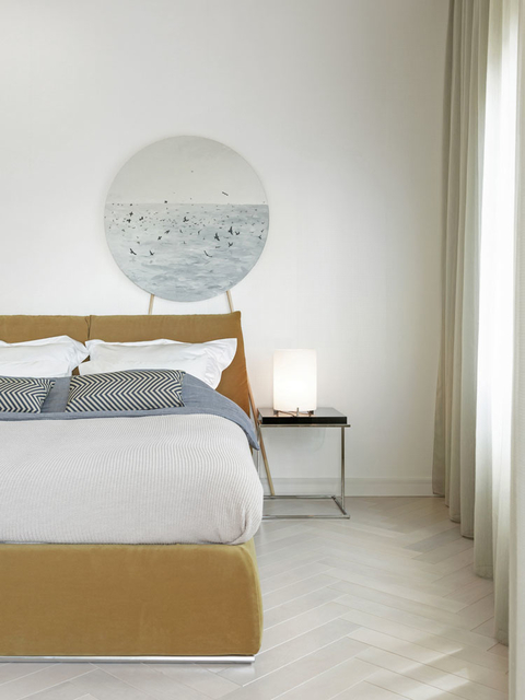 Как сделать дизайн спальни в светлых тонах нескучным: проверенные приемы и тренды