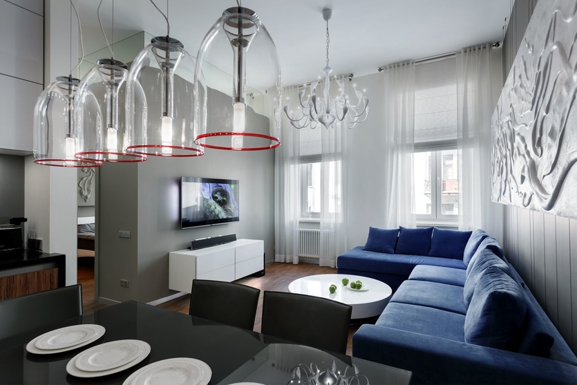 Интерьер двухкомнатной квартиры 54 метра в модной лофтовой стилистике с белой кухней