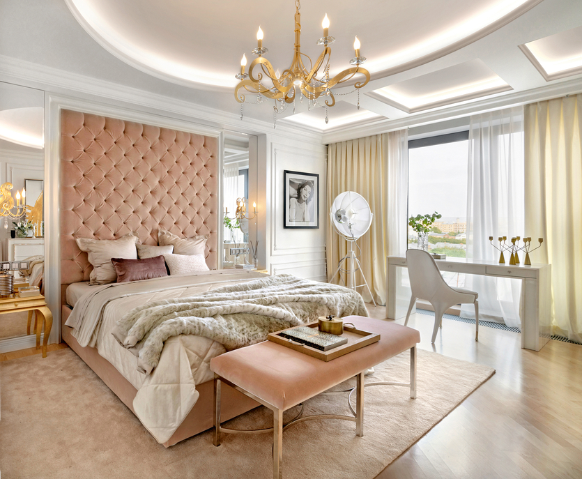 Какие элементы доминируют в светлых спальнях, в зависимости от стилистики интерьера