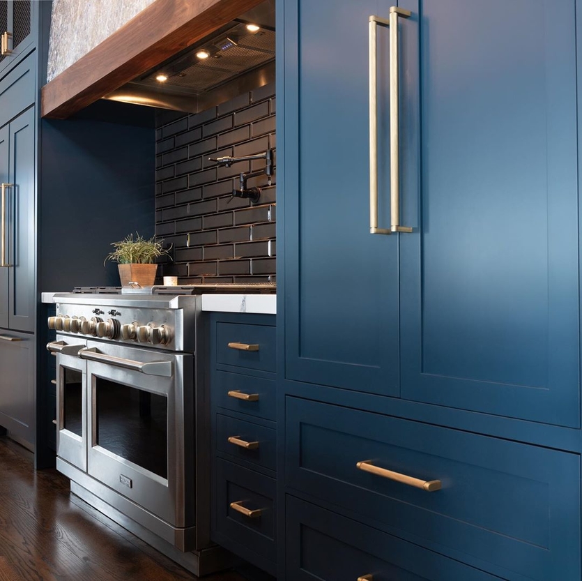 Дизайн кухни синего цвета – фото и видео подборки
