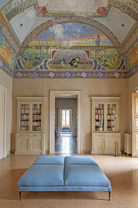 Роскошные росписи, антиквариат и дизайнерская мебель: интерьер палаццо в Апулии