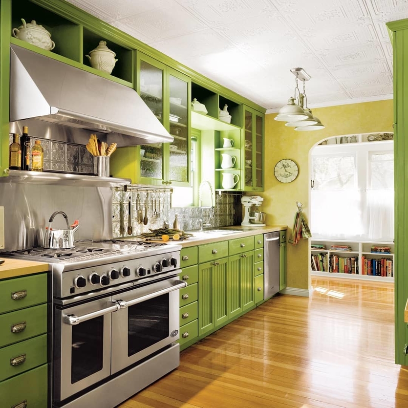 Кухонный гарнитур цвета лайм — фото в интерьере