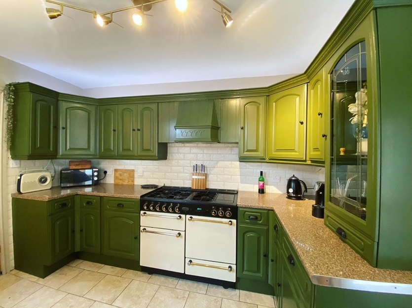 Зеленые кухни - 40 реальных фото современных интерьеров