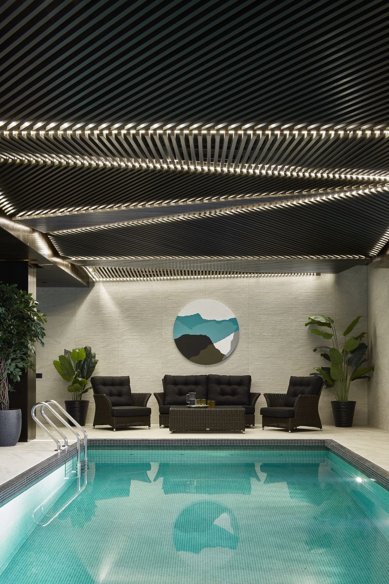 Отдых у бассейна: 10 красивых релакс-зон в загородных домах