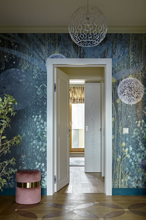 Роскошный цвет и красивый микс стилей: интерьер квартиры в Москве