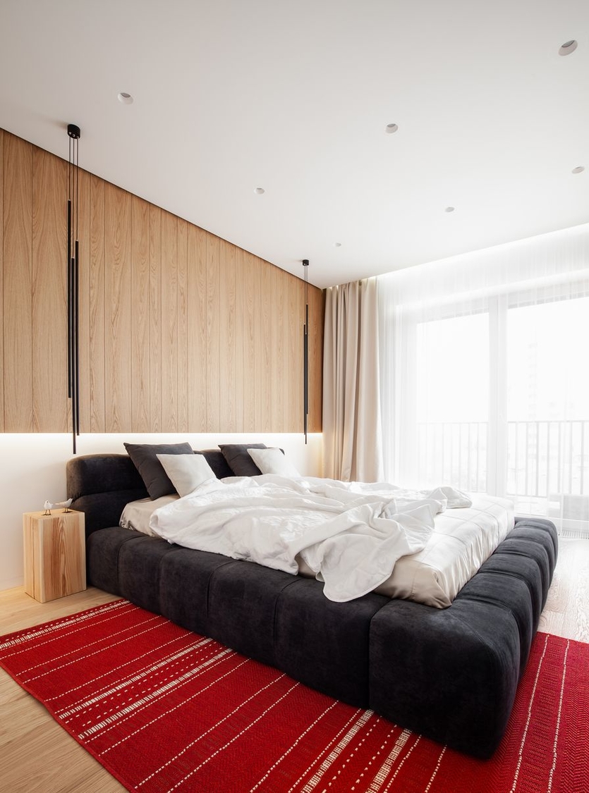 Уют и красота: 10 спален, где применили панели из дерева