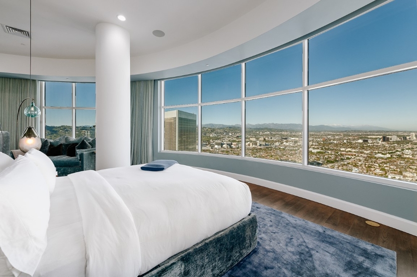 На 40-м этаже с видом на Лос-Анджелес: апартаменты Мэттью Пэрри
