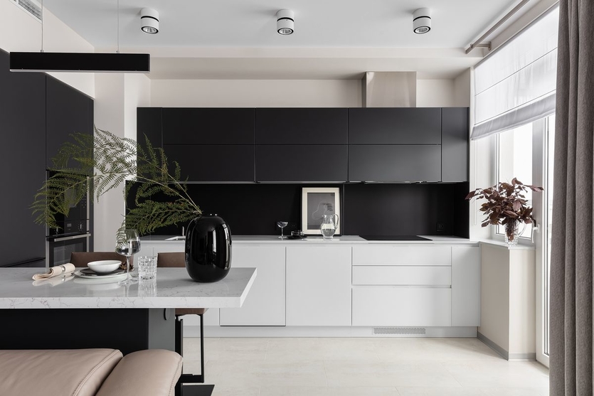 Крутой дизайн интерьера черно-белой кухни