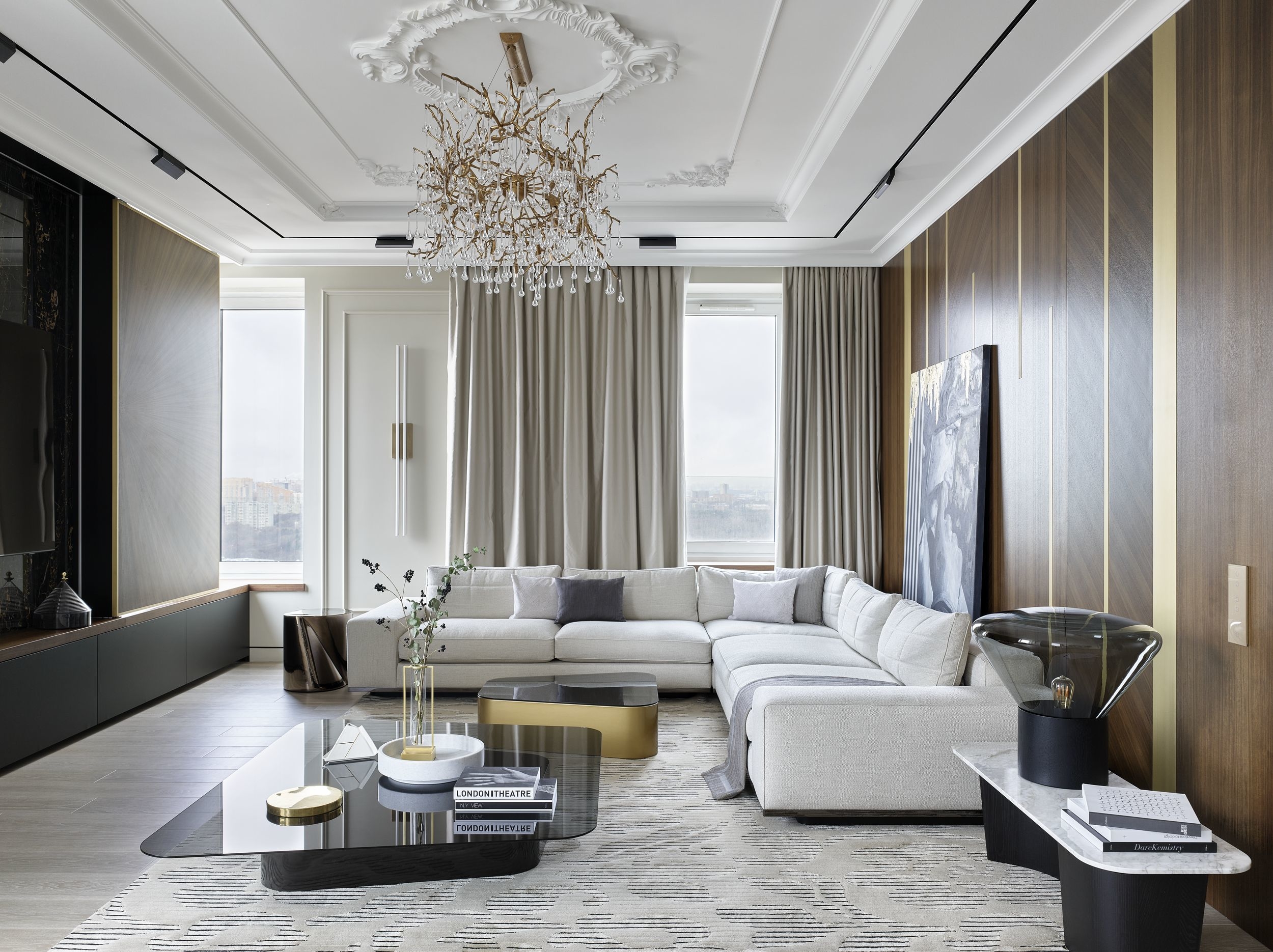Как дизайнеры интерпретировали классику: модный интерьер московской квартиры