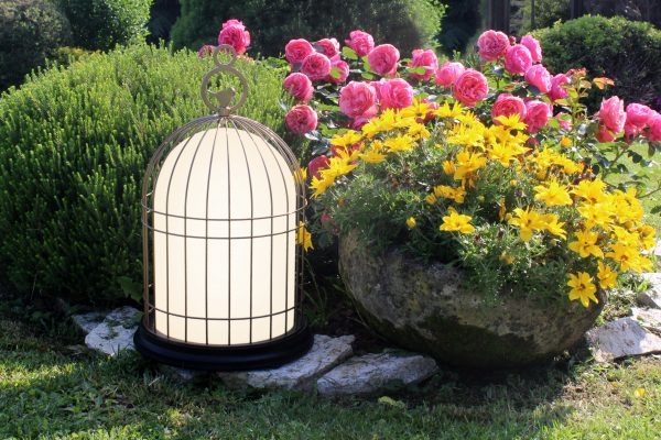Светит и не…мокнет: 6 советов по выбору «непромокаемых» светильников для сада
