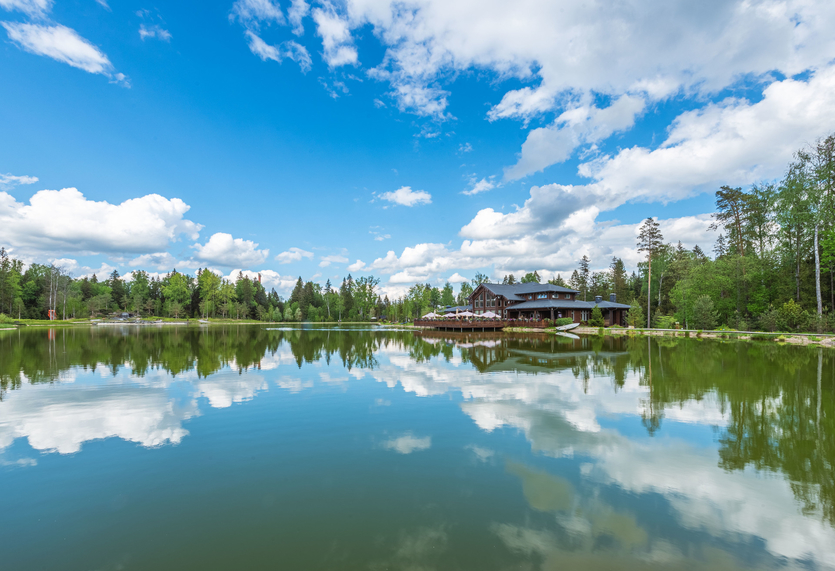 5 прекрасных отелей в России на бархатный сезон
