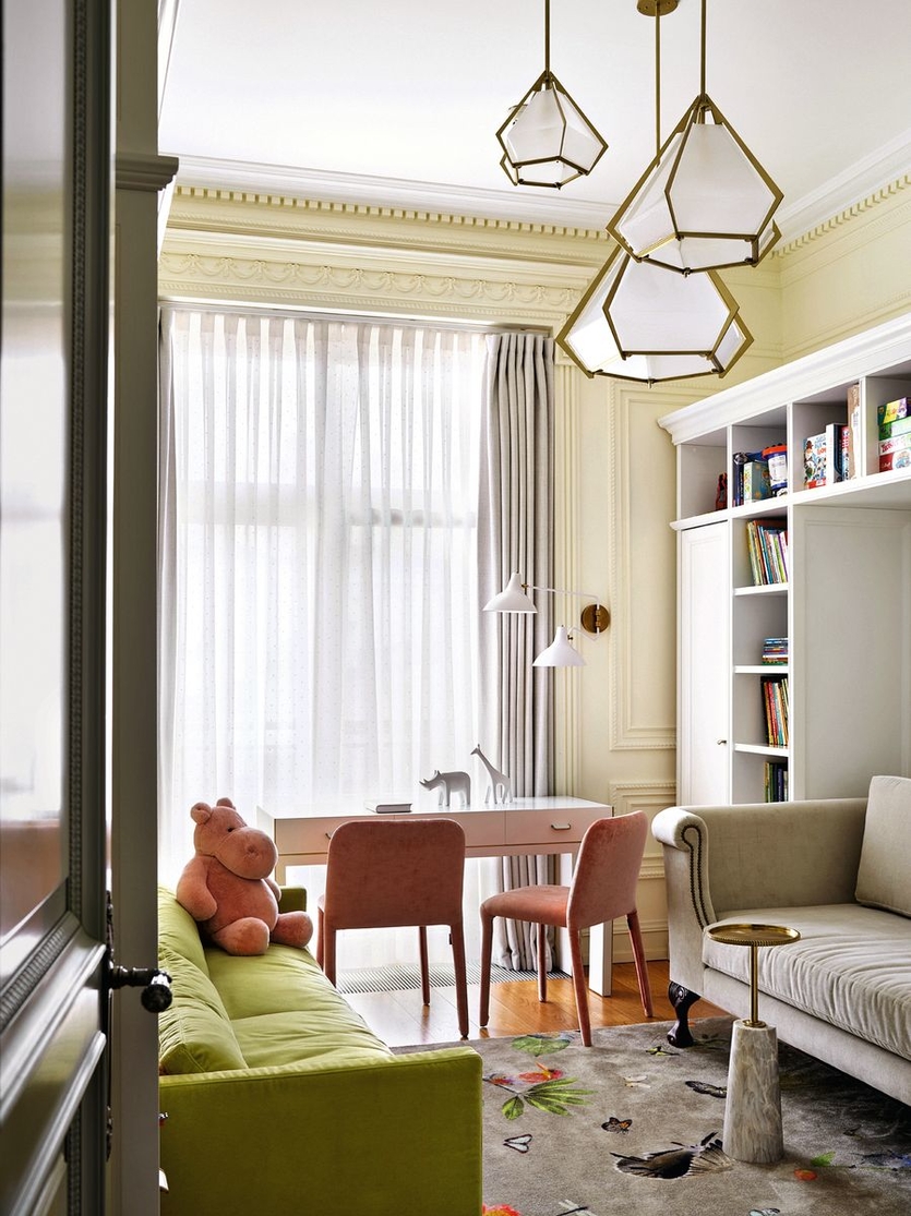 Как из традиционной классики сделали стильный светлый интерьер: квартира с обложки