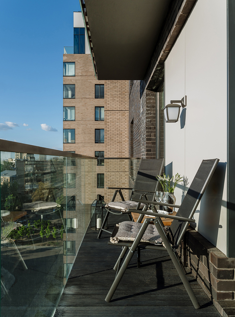 Что учесть при оформлении балкона в весенне-летний сезон: 5 мнений дизайнеров