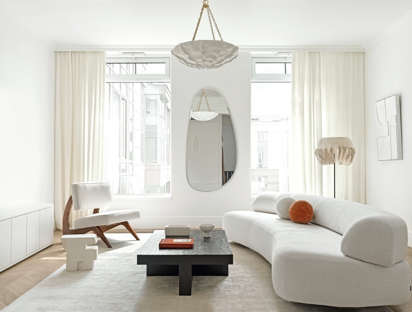 Роскошный белый интерьер квартиры для молодой семьи