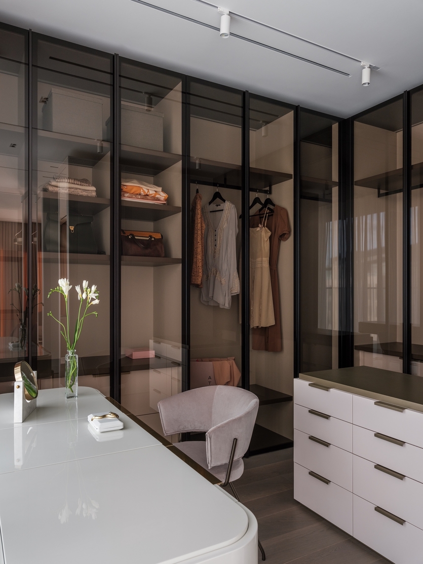 От планировки до вешалки: интерьер квартиры под ключ в Москве для большой и дружной семьи