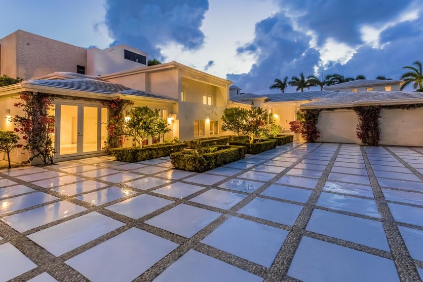 Белоснежный особняк Шакиры в Майами-Бич