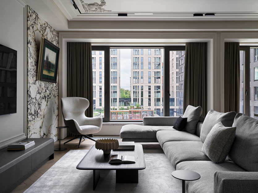 Интерьер в стиле московской неоклассики для большой семьи