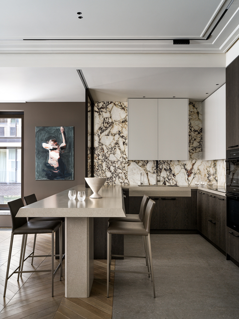 Интерьер в стиле московской неоклассики для большой семьи