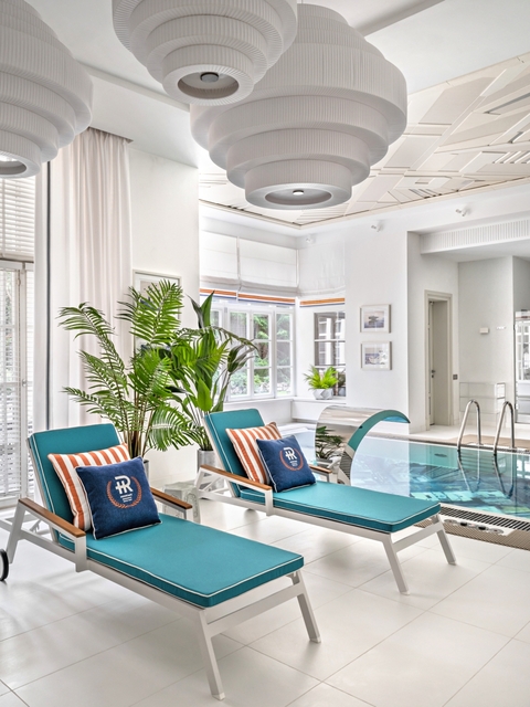 Тихая роскошь: преображение семейного особняка в окружении хвойного леса