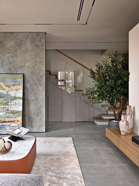 Уютный таунхаус в светлых тонах с природными акцентами