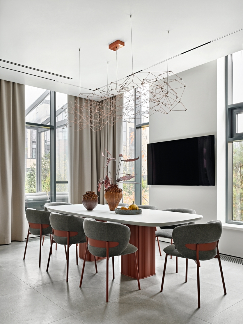 Уютный таунхаус в светлых тонах с природными акцентами