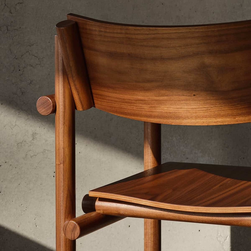 Деревянная мебель — от современного модерниста