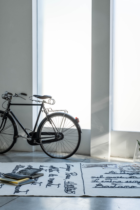 Ковры для воспоминаний: поэтичные новинки