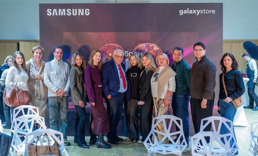 ​20 лет, 10 топовых моделей, 1 разговор: Samsung Гэлаксистор провёл вечер в Переделкино