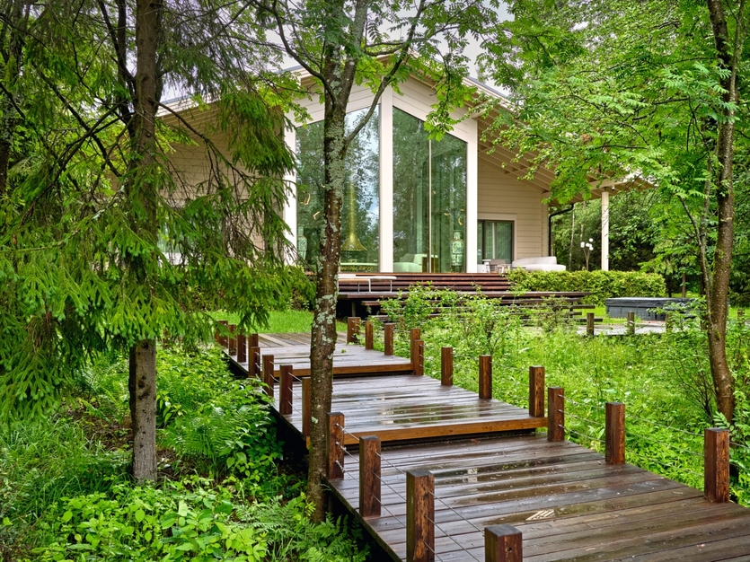 Светлый дом в гармонии с природой